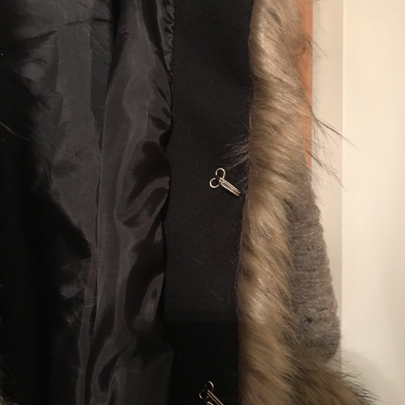WOMENS LIGHTWEIGHT FUR HOODED JACKET - Picture 2 of 5
